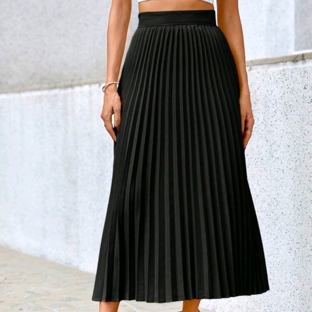 Women's Pleated Skirt - Picture 3 of 5